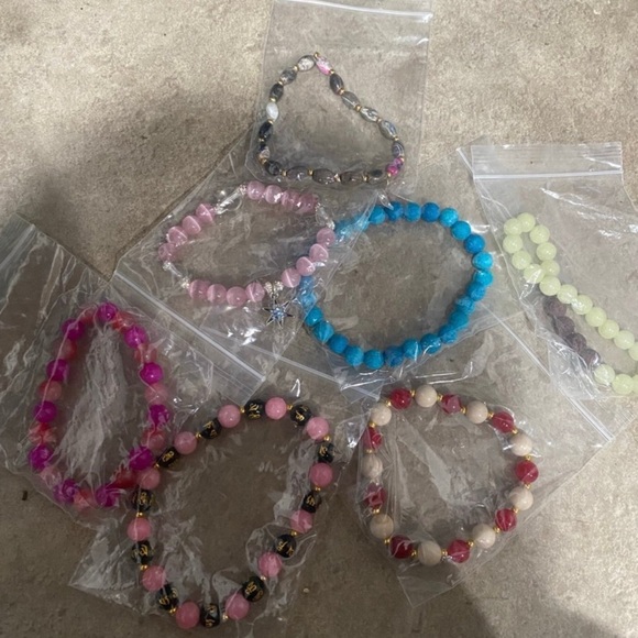 Lot of 7 women’s gemstone beaded bracelets all new - Picture 1 of 1